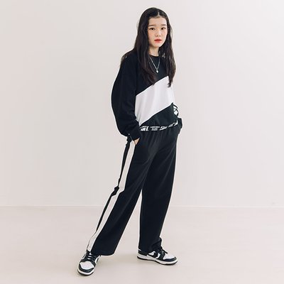Sweat-shirt - The Day Girl - BLACK -